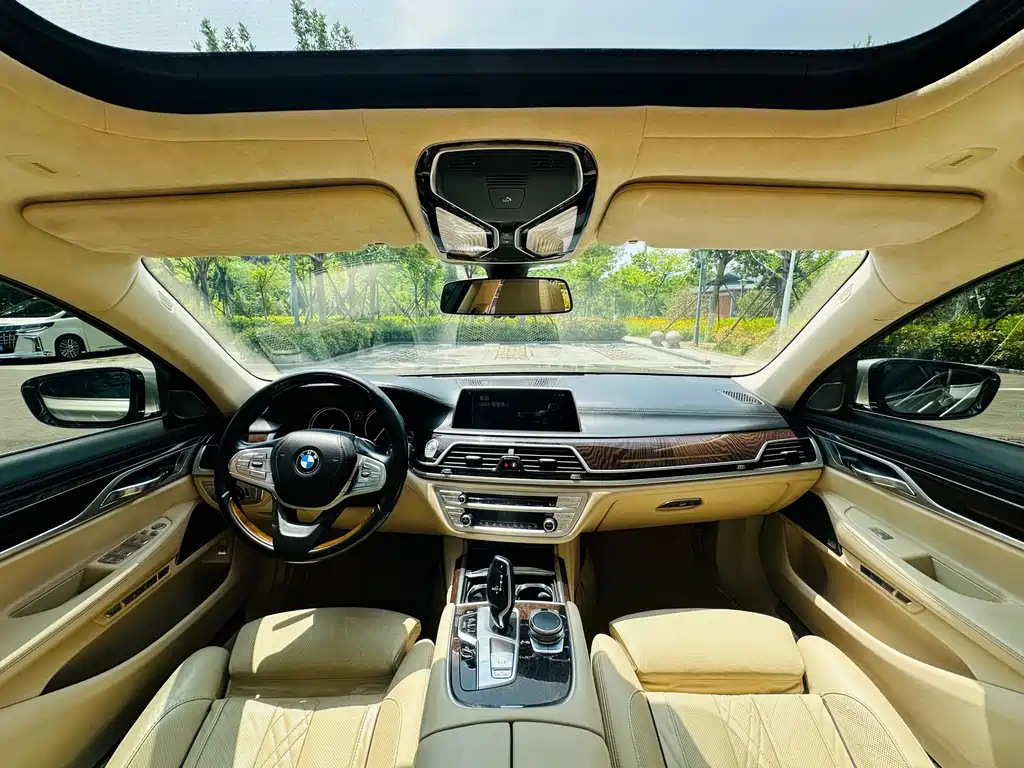 BMW 7 Series 2016 — фото 11