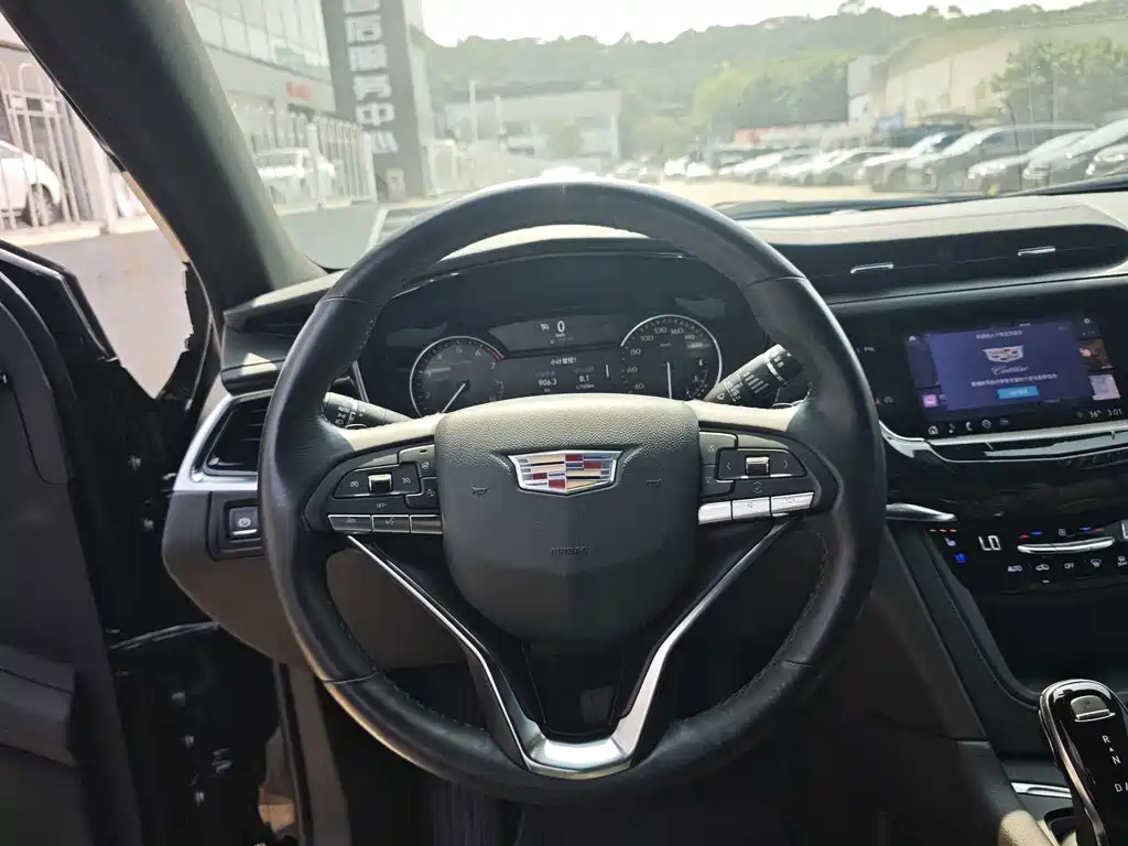 Cadillac XT6 2021 — фото 15