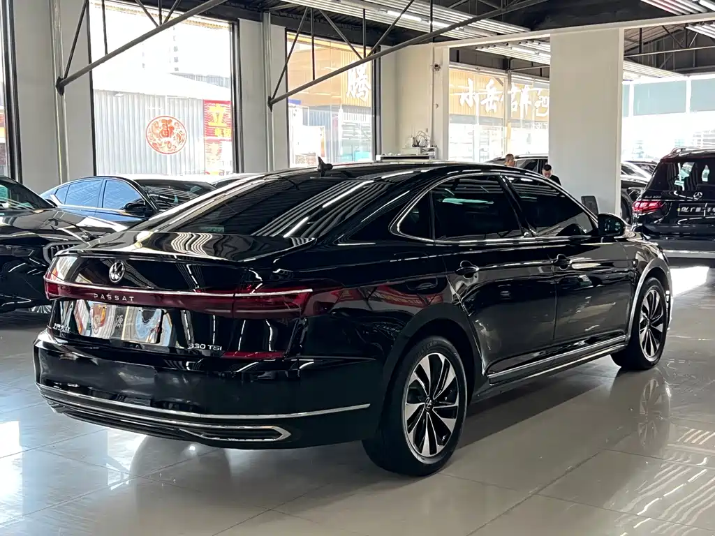 Volkswagen Passat 2023 — фото 4