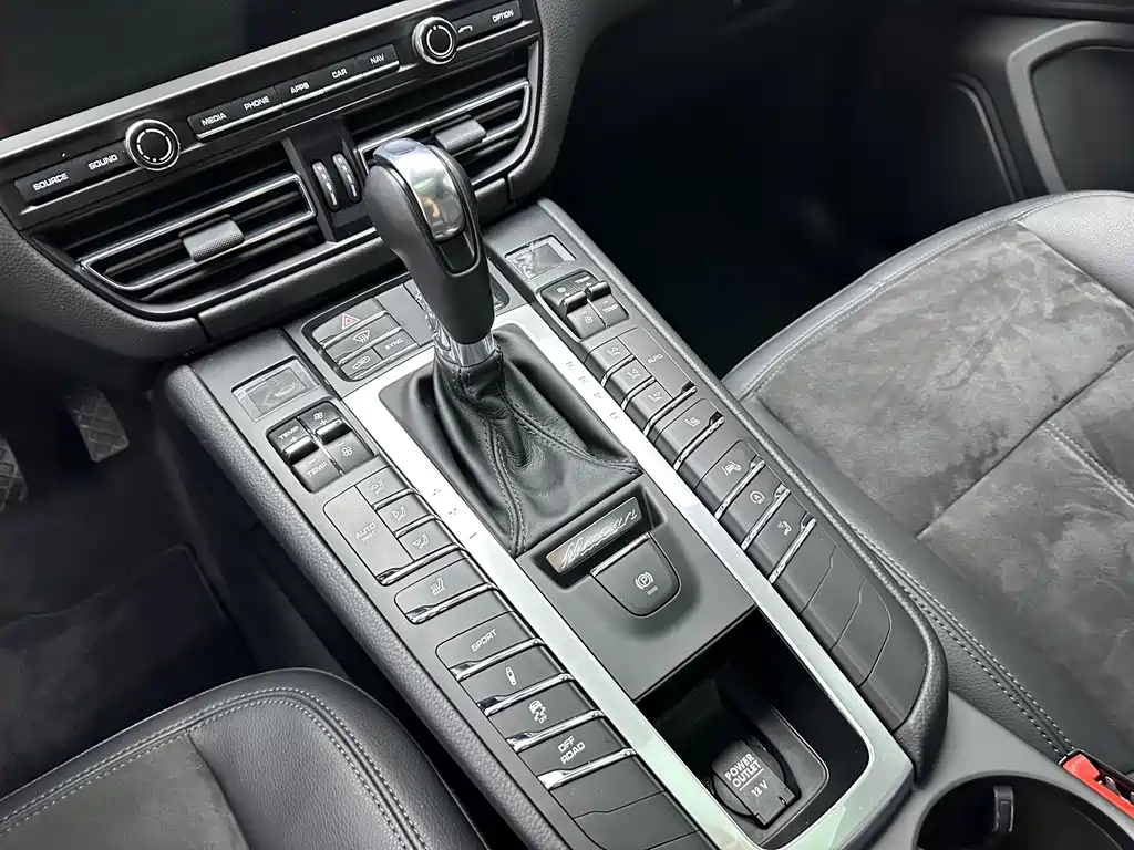 Porsche Macan 2020 — фото 8