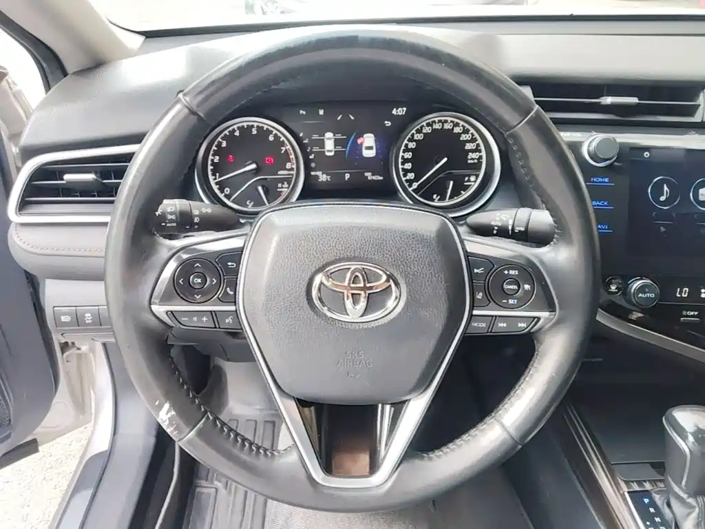 Toyota Camry 2019 — фото 11
