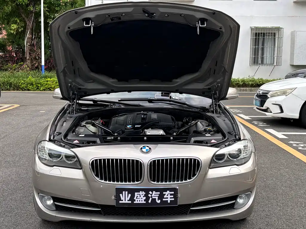 BMW 5 Series 2012 — фото 8