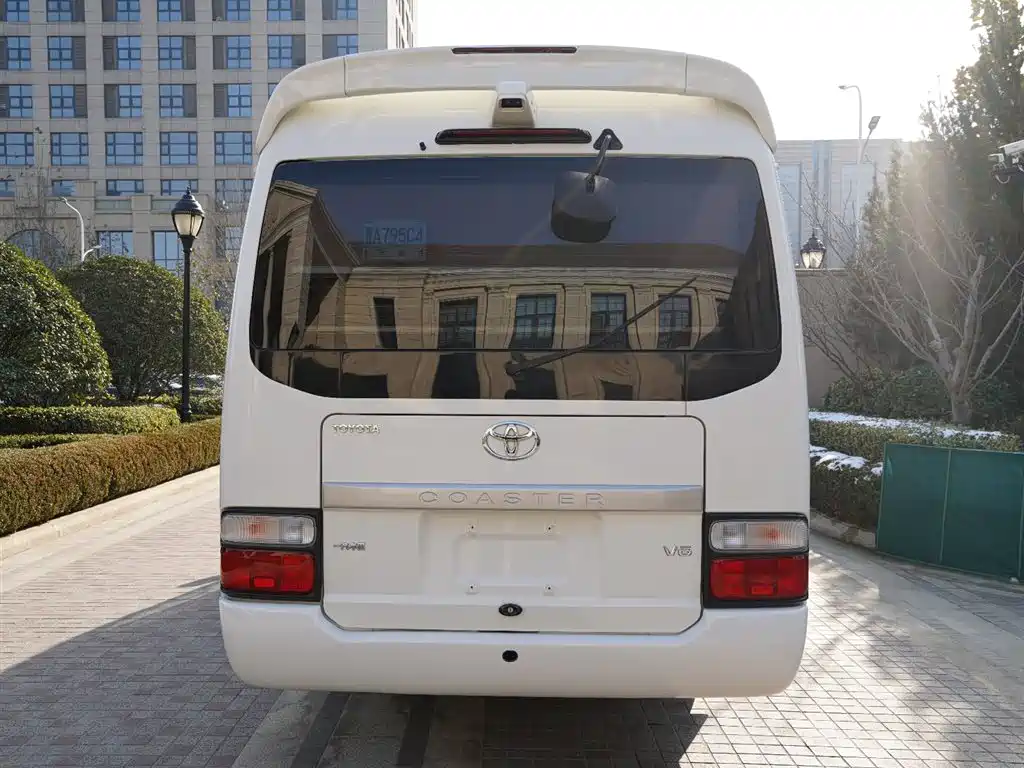 Toyota Coaster 2021 — фото 24