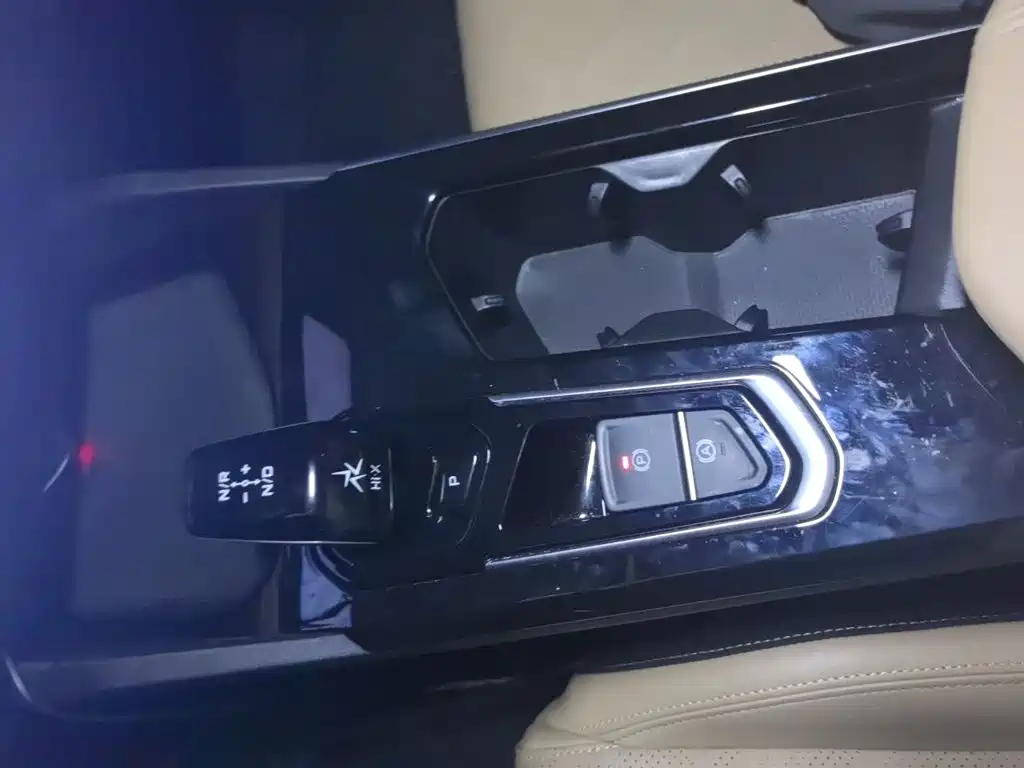Geely Emgrand L Hip 2025 — фото 15