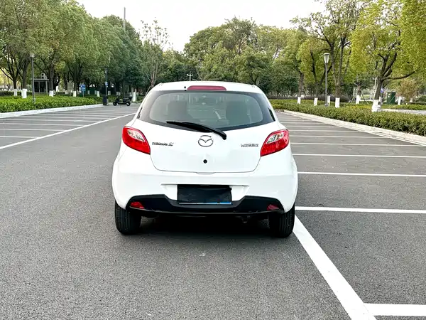 Mazda 2 2011