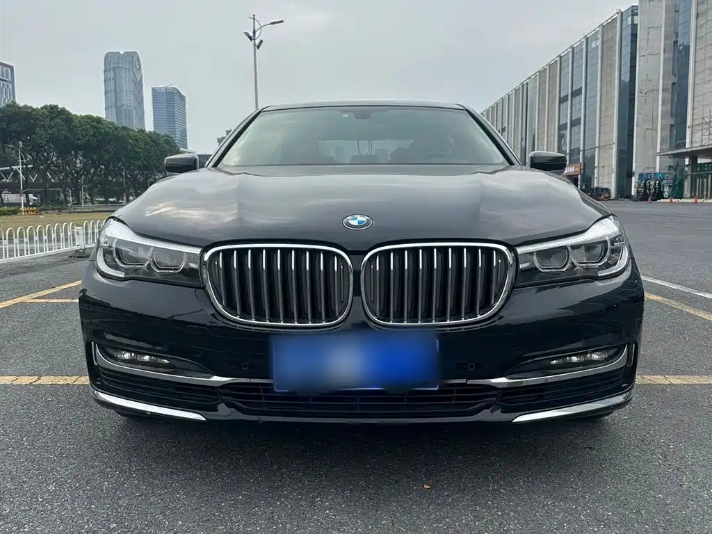 BMW 7 Series 2018 — фото 29