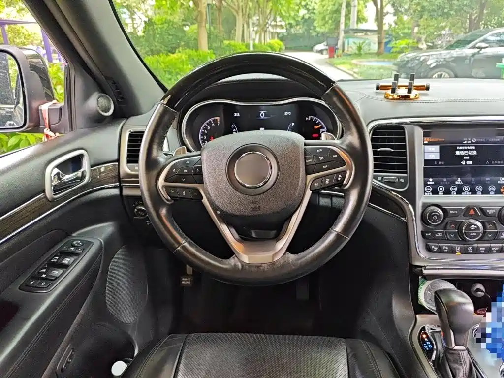 Jeep Grand Cherokee 2019 — фото 11