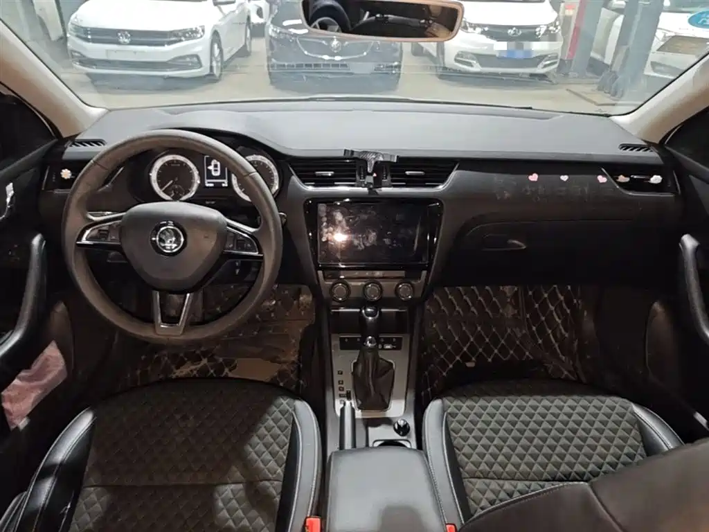 Skoda Octavia 2020 — фото 10