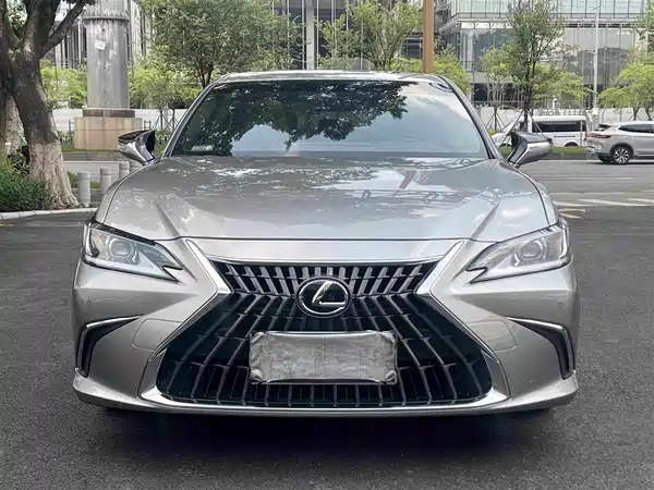 Lexus ES 2024