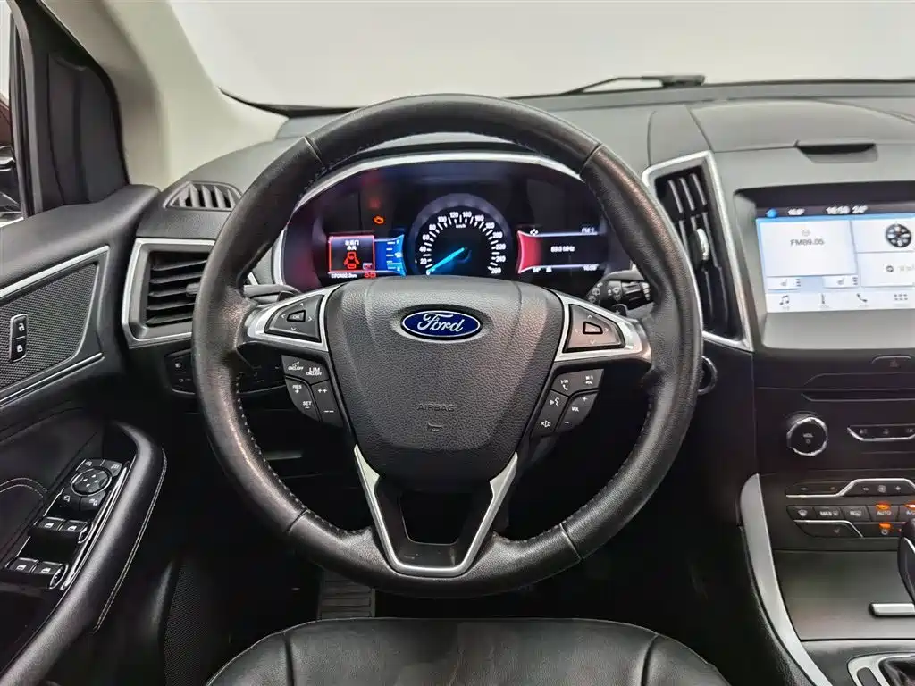 Ford Edge 2017 — фото 11