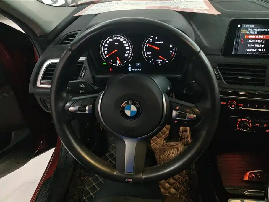 BMW 1 Series 2019 — фото 15
