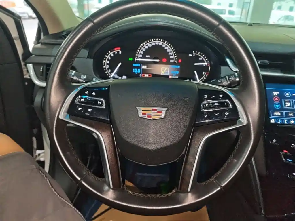 Cadillac XTS 2018 — фото 11