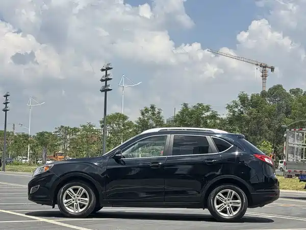 GAC Trumpchi GS5 2013