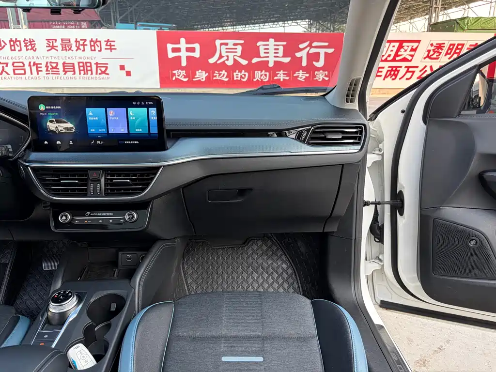 Ford Focus 2022 — фото 10