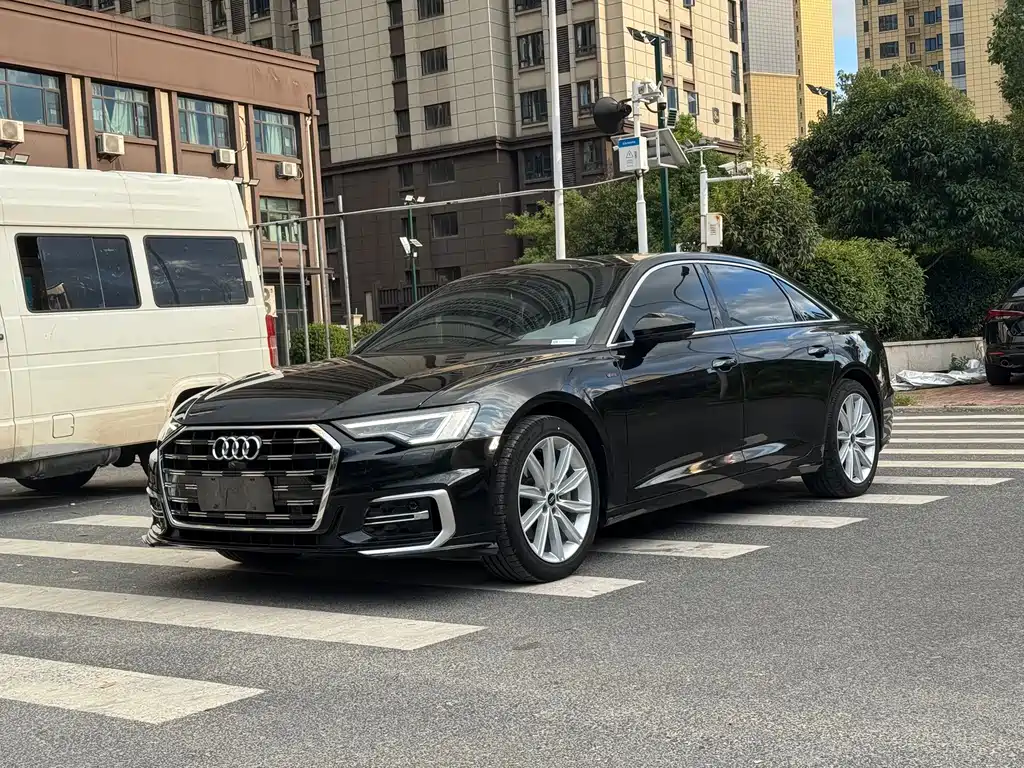 Audi A6L 2022 — фото 1