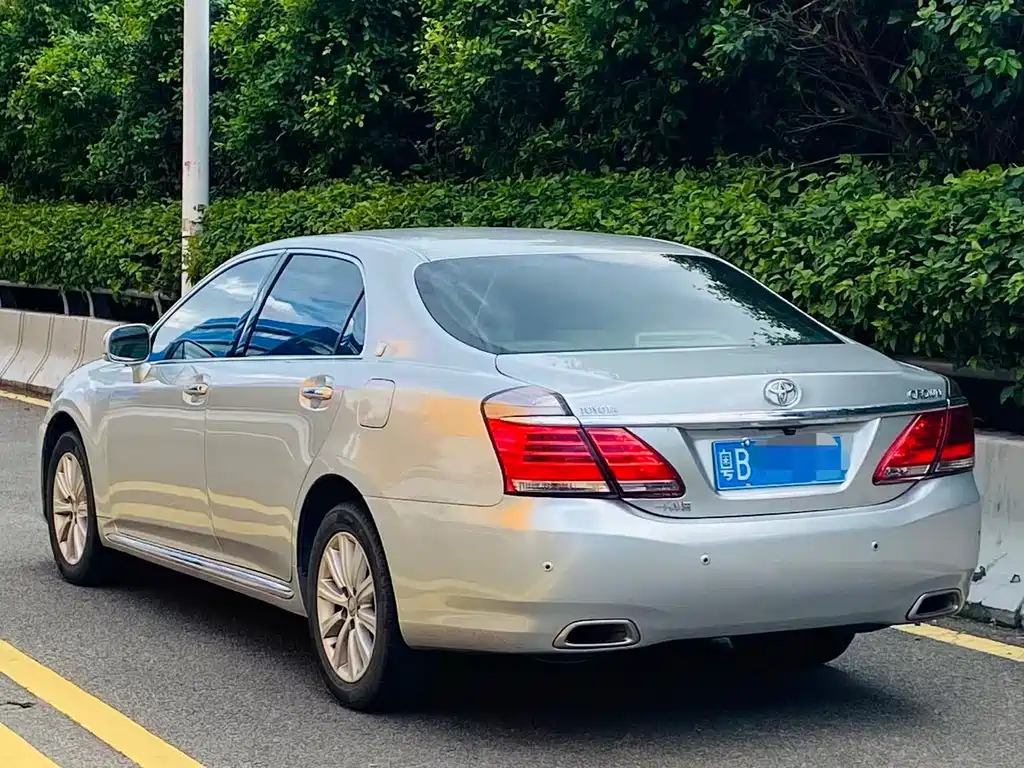 Toyota Crown 2014