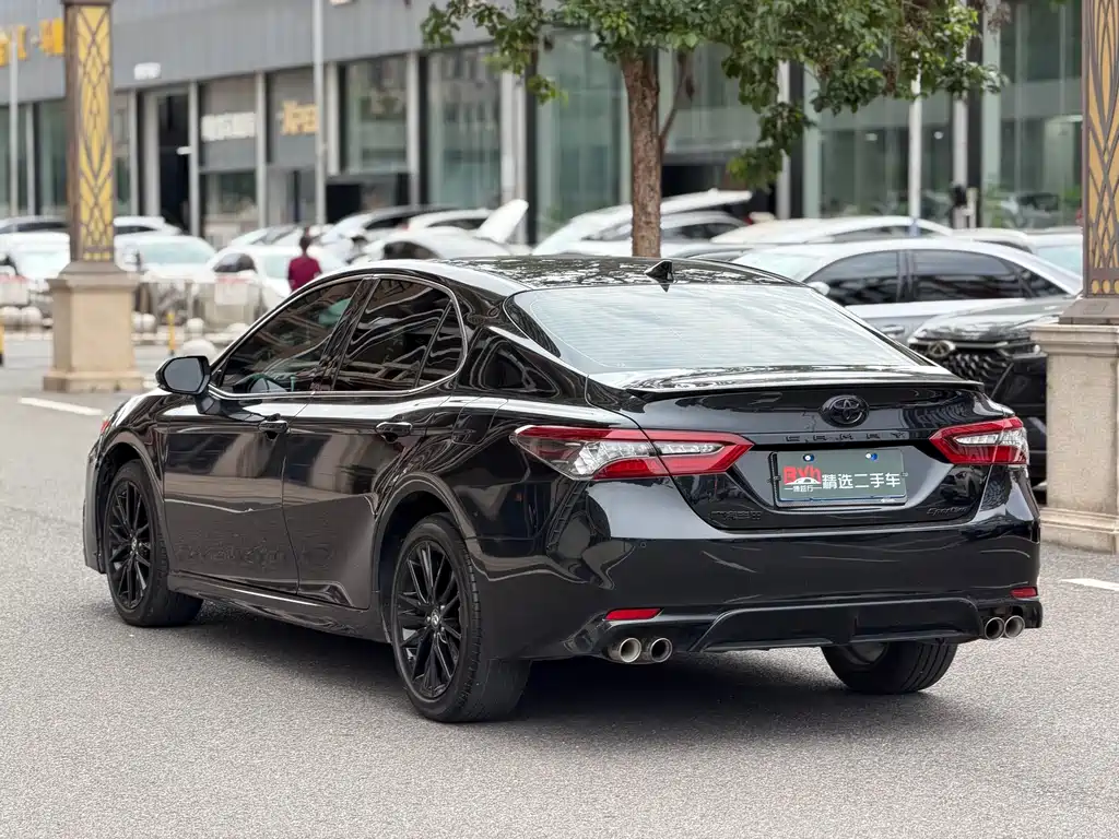 Toyota Camry 2023 — фото 6