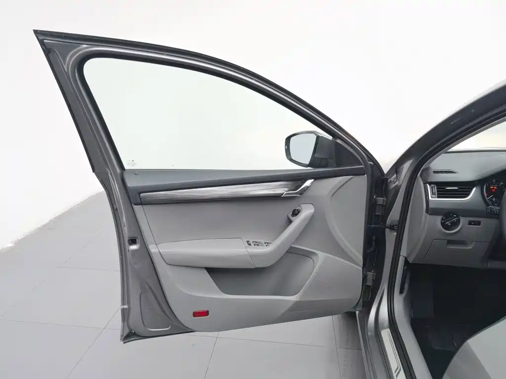 Skoda Octavia 2014 — фото 8
