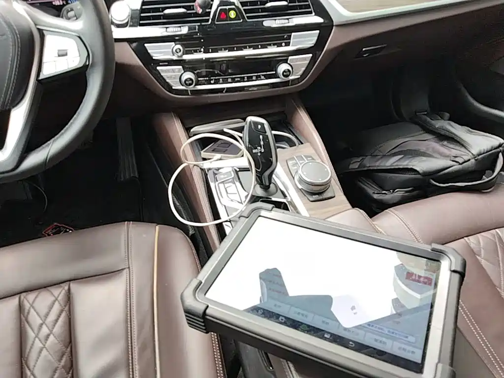 BMW 5 Series New Energy 2020 — фото 14