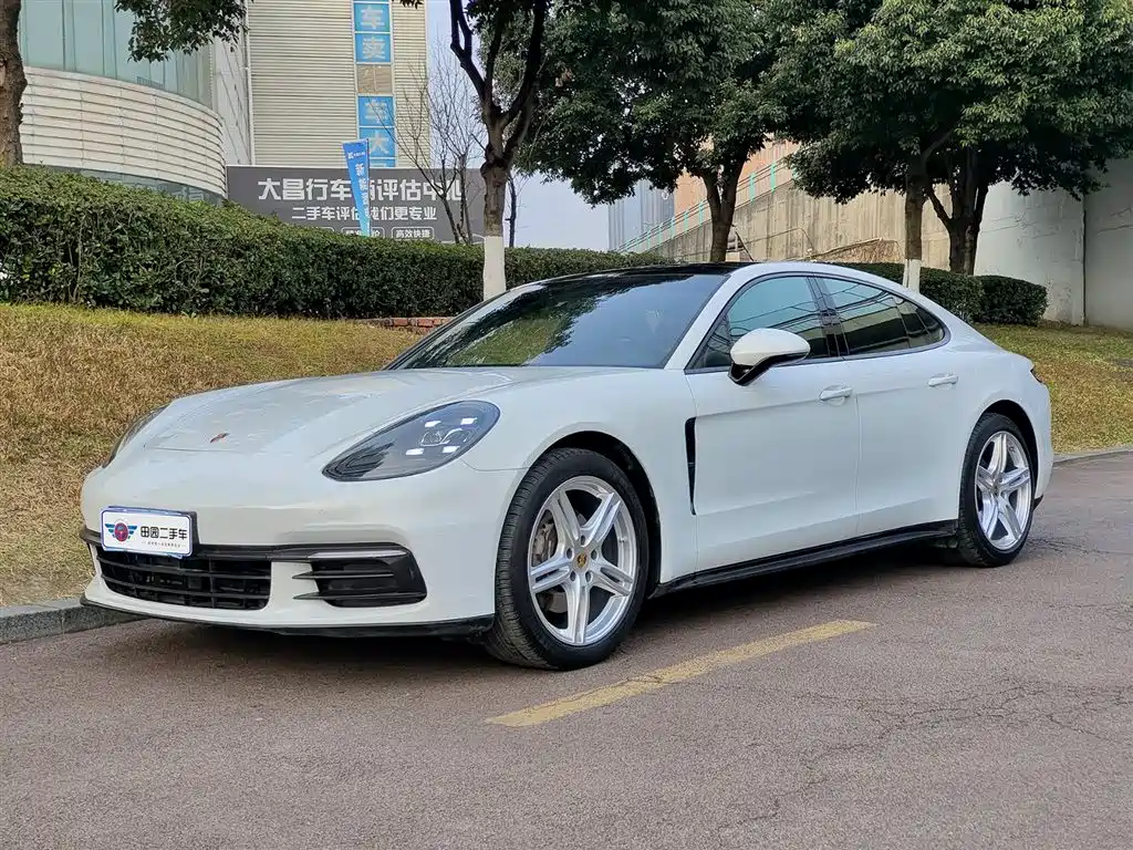 Porsche Panamera 2018 — фото 1