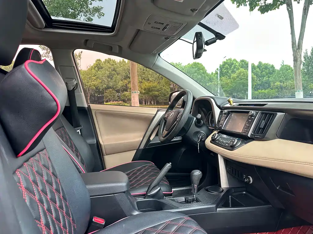 Toyota RAV4 2015 — фото 15