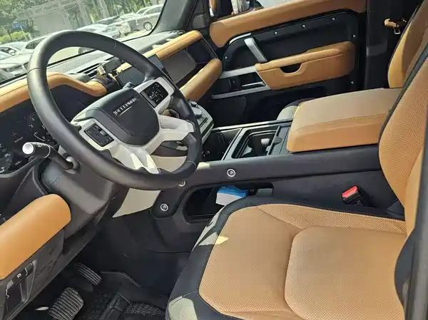 Land Rover Defender 2024
