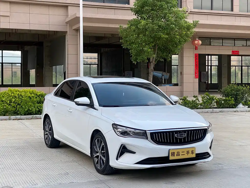 Geely Emgrand 2022