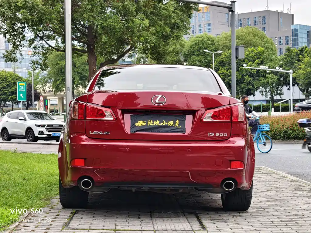 Lexus IS 2012