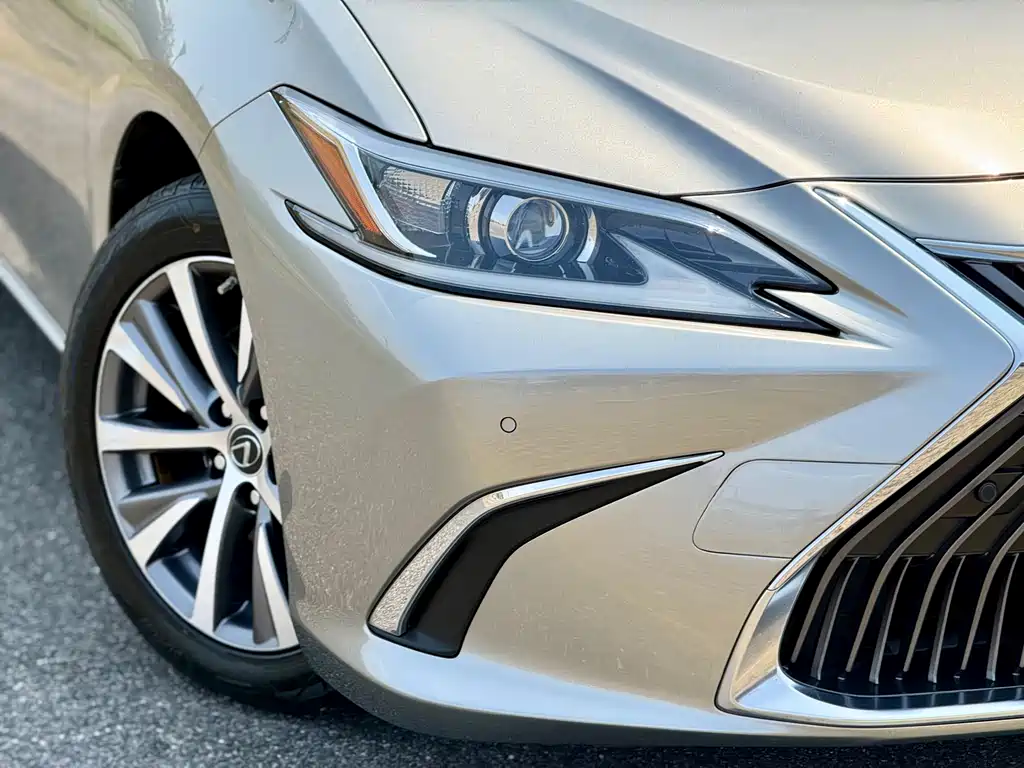 Lexus ES 2021 — фото 18