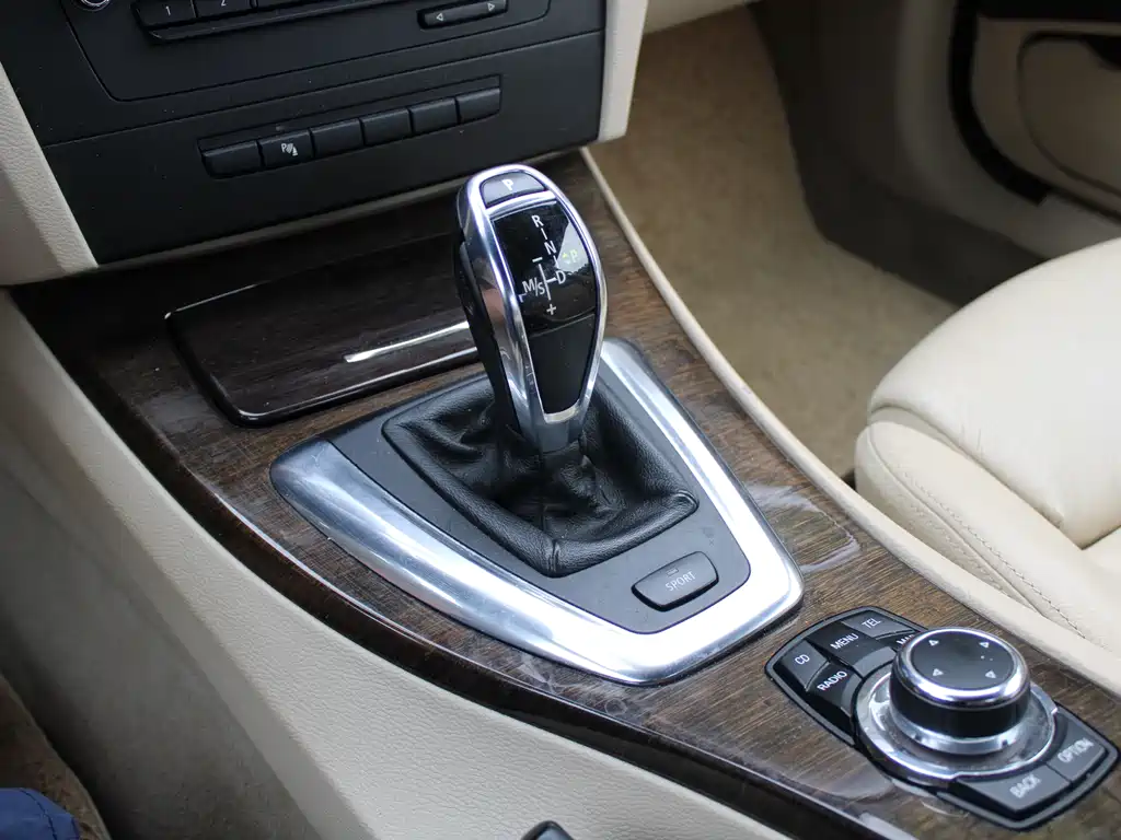 BMW 3 Series 2010 — фото 15