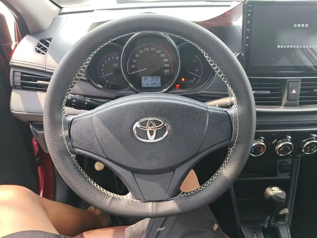 Toyota Yaris L 2020 — фото 11