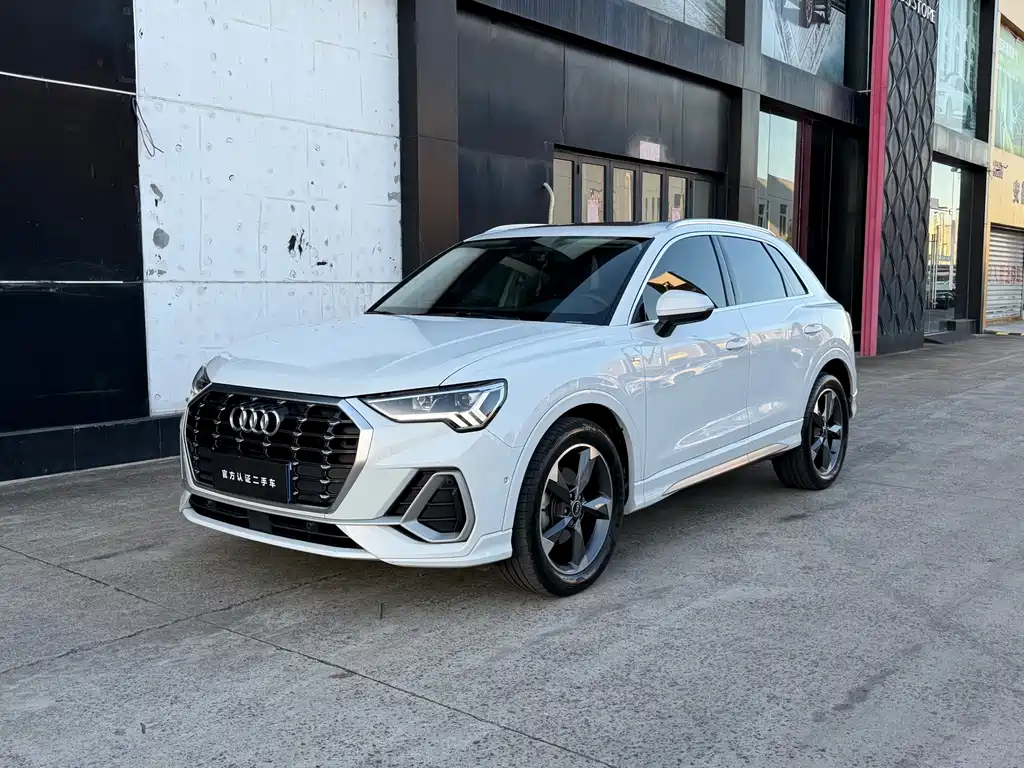 Audi Q3 2021 — фото 1
