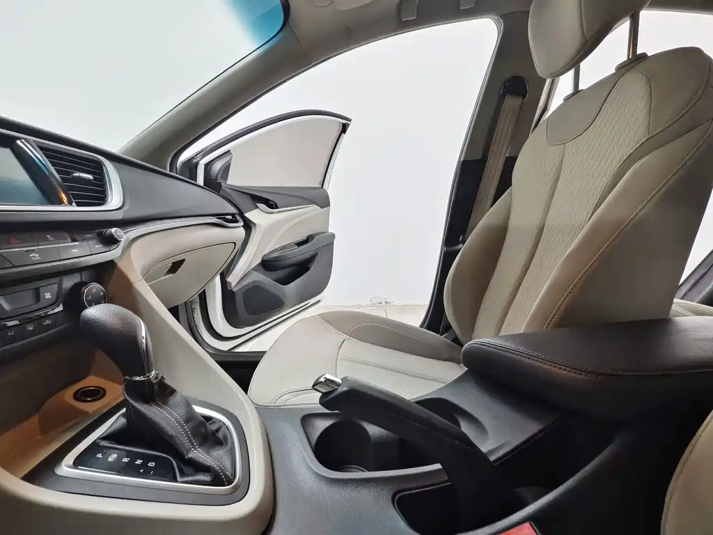 Buick Excelle 2015 — фото 12