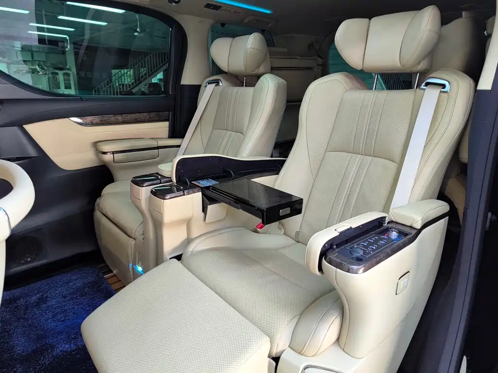 Toyota Vellfire 2022 — фото 16