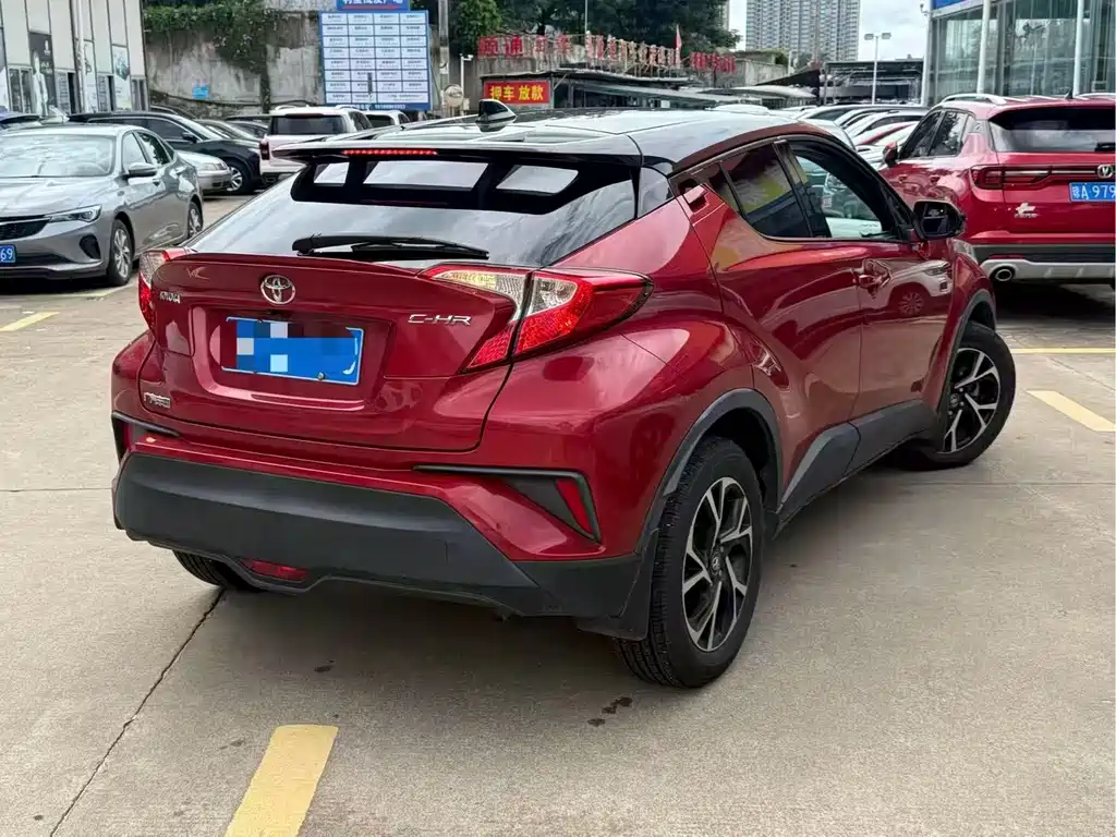 Toyota C-HR 2018 — фото 3