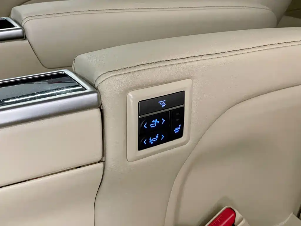 Toyota Alphard 2020 — фото 28