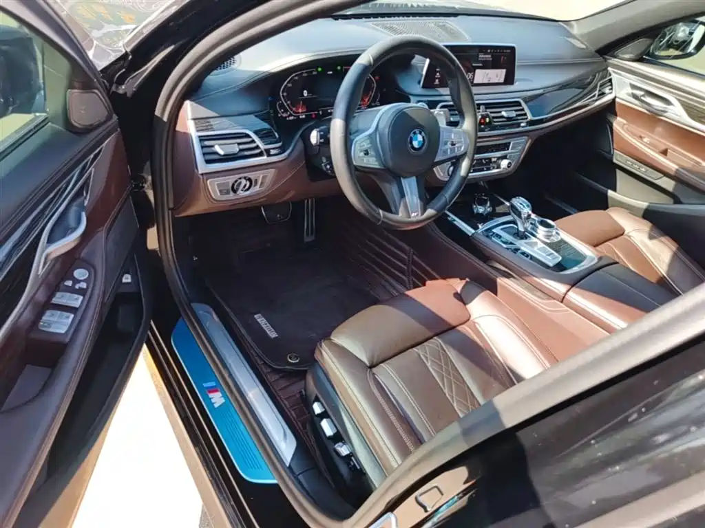 BMW 7 Series 2021 — фото 16