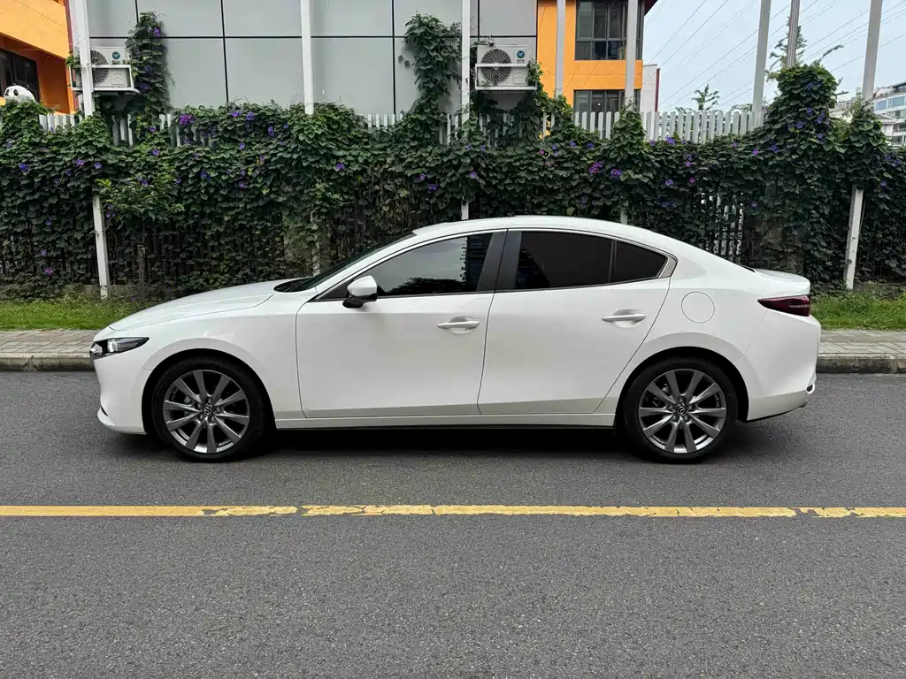 Mazda 3 Axela 2025