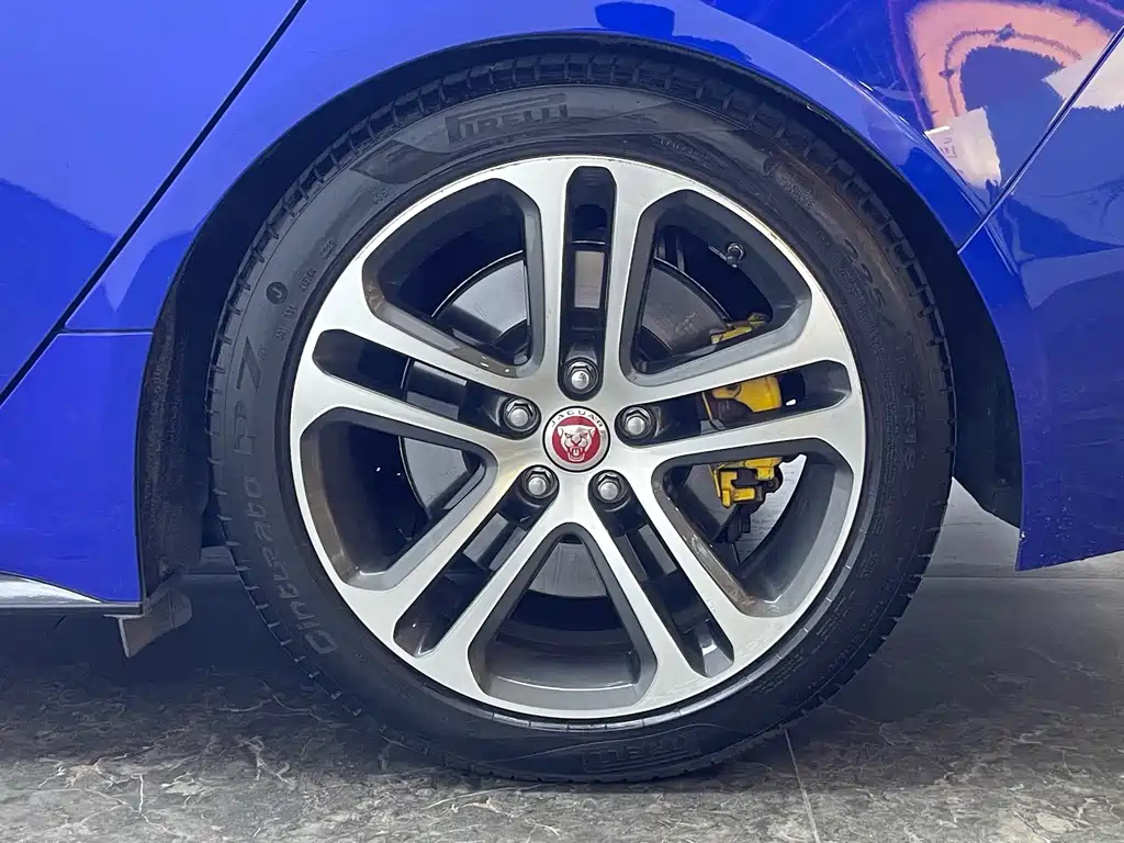 Jaguar XEL 2020 — фото 10