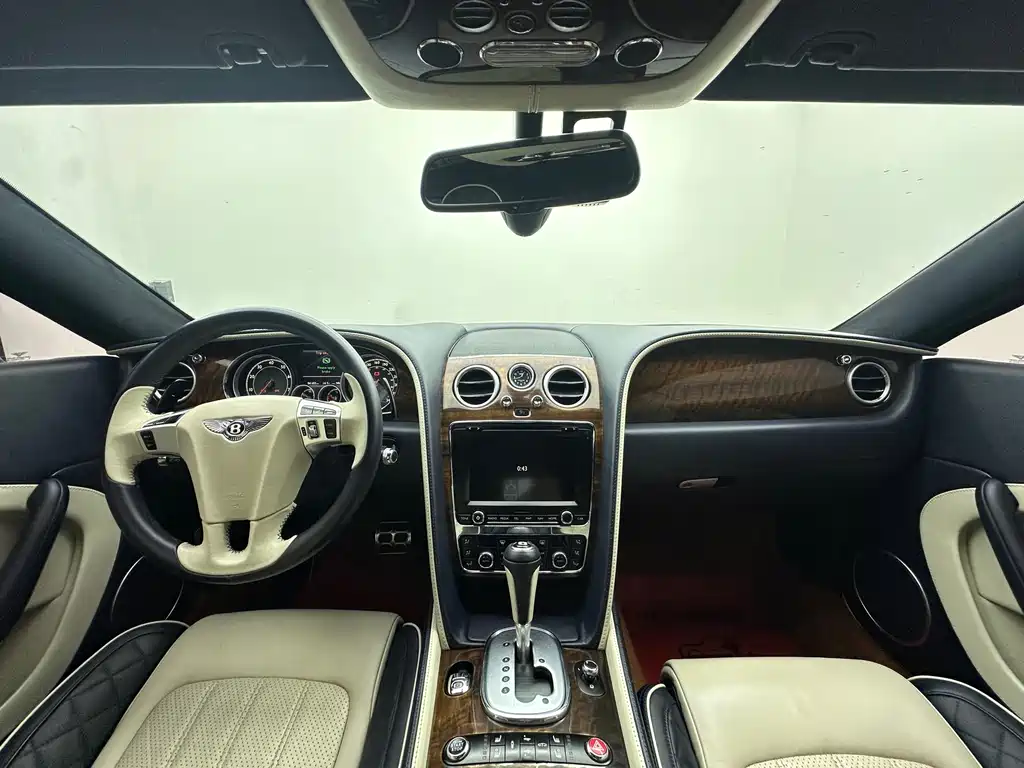 Bentley Continental 2015 — фото 31