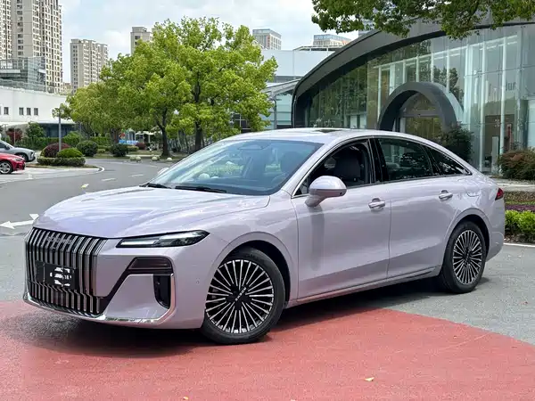 Roewe M7 DMH 2025