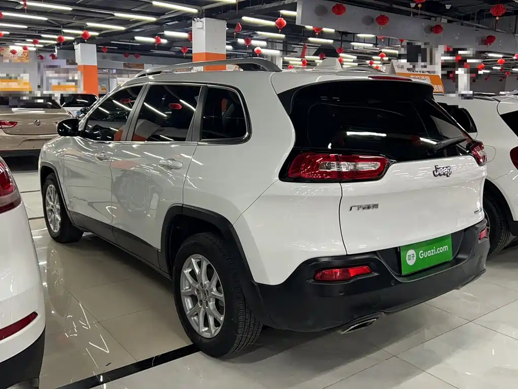 Jeep Cherokee 2016 — фото 15