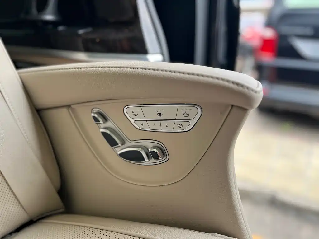 Mercedes-Benz V-Class 2020 — фото 15