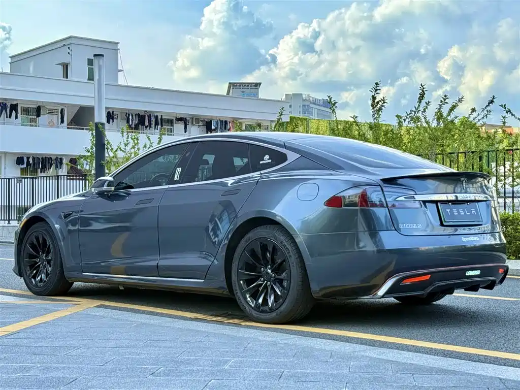 Tesla Model S 2019 — фото 27