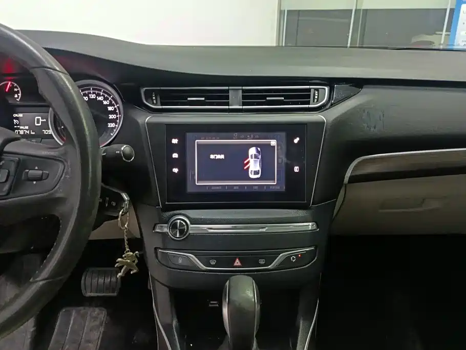 Peugeot 408 2015 — фото 13