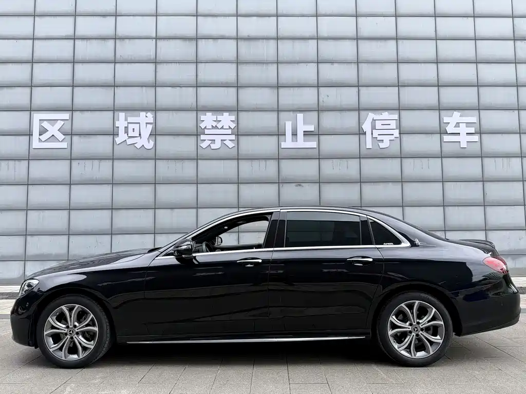 Mercedes-Benz E-Class 2023 — фото 6