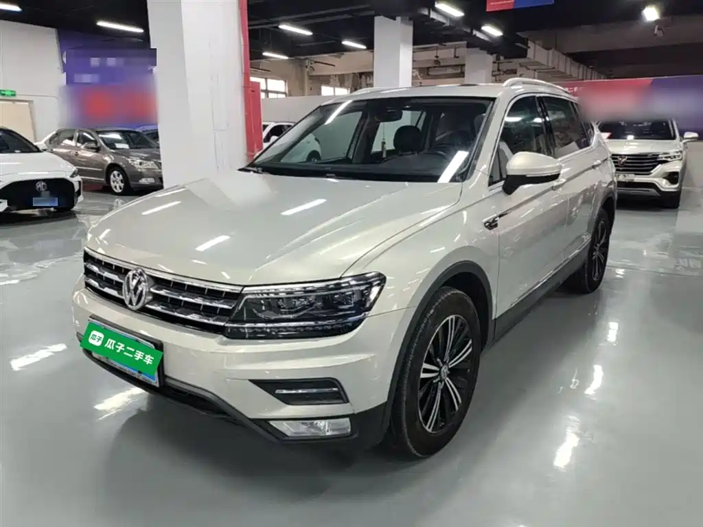 Volkswagen Tiguan L 2017 — фото 1