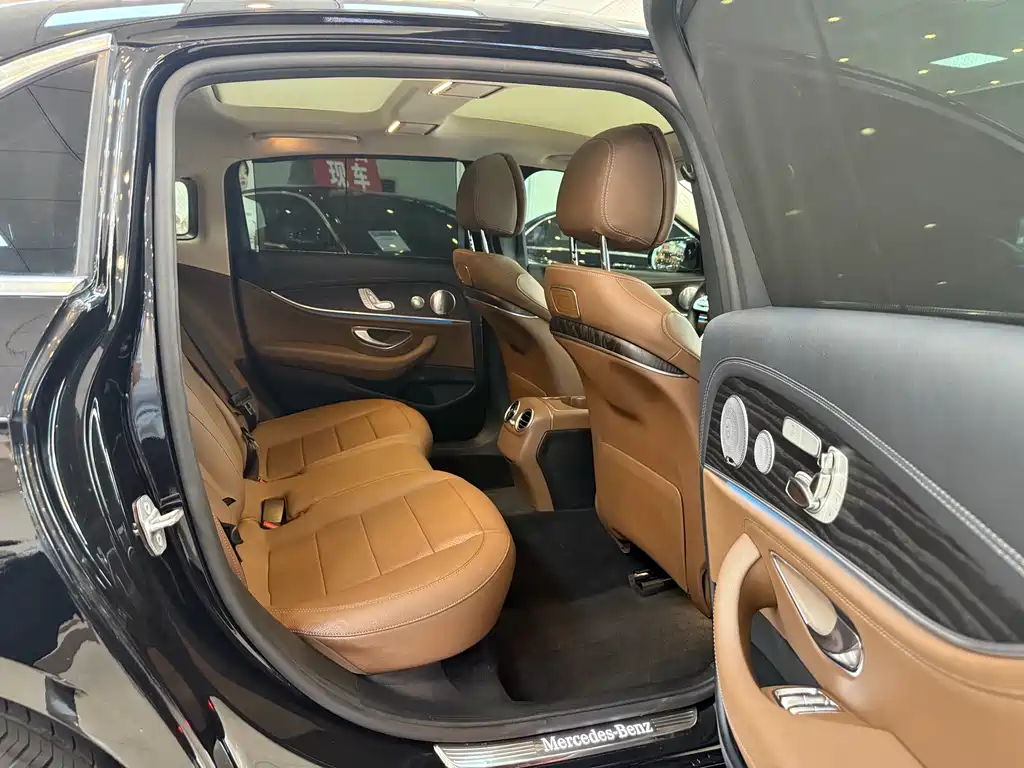 Mercedes-Benz E-Class 2020 — фото 15