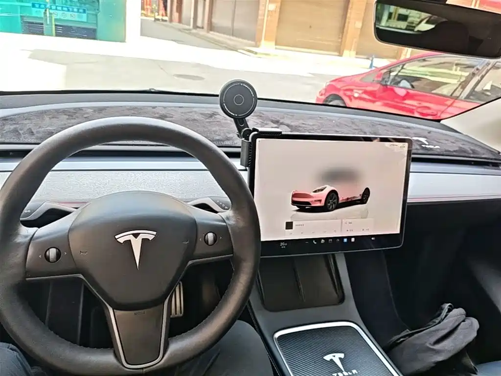 Tesla Model Y 2024 — фото 10