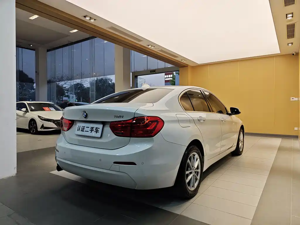 BMW 1 Series 2018 — фото 29